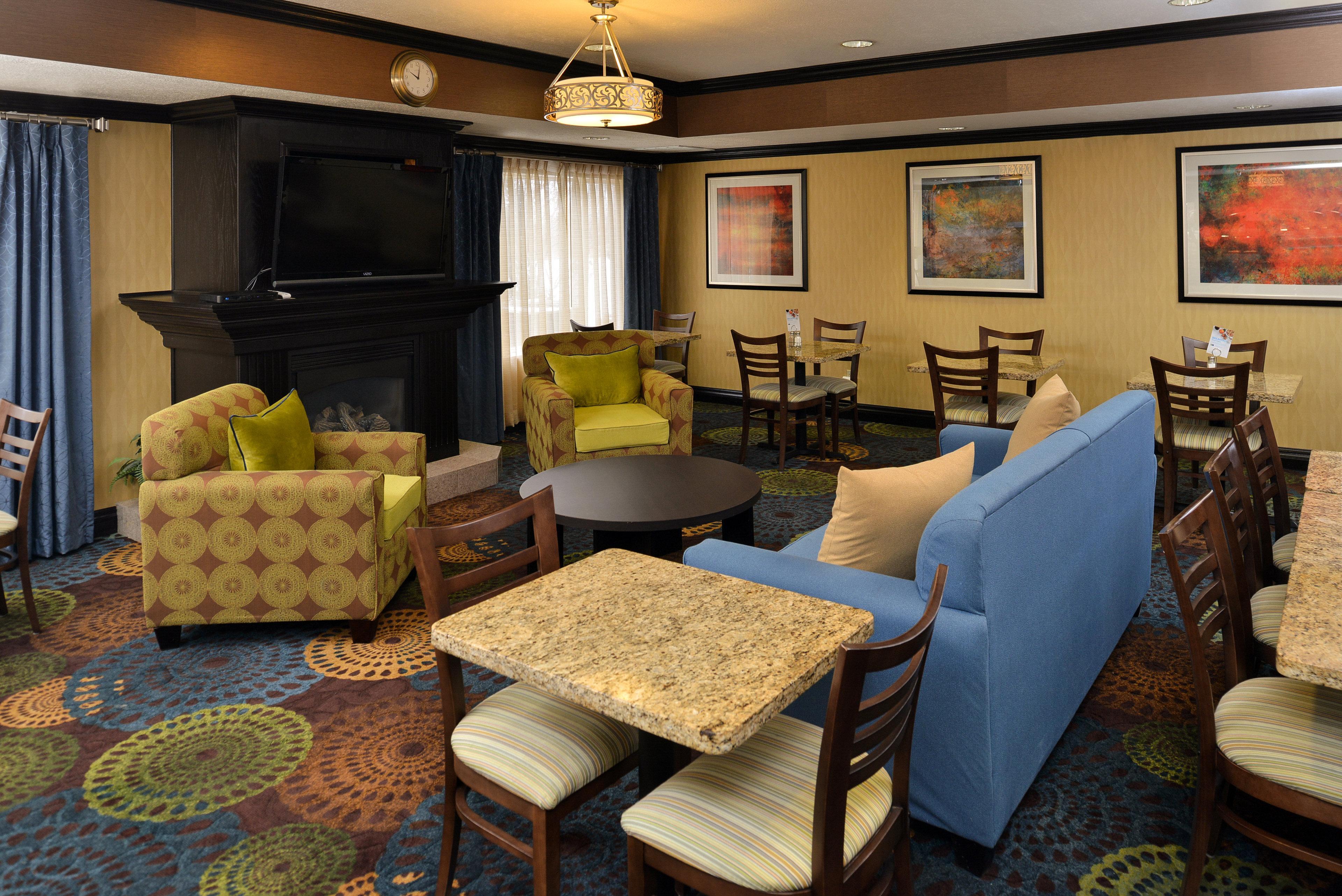 Holiday Inn Express Hotel & Suites Charlotte By Ihg Exterior photo