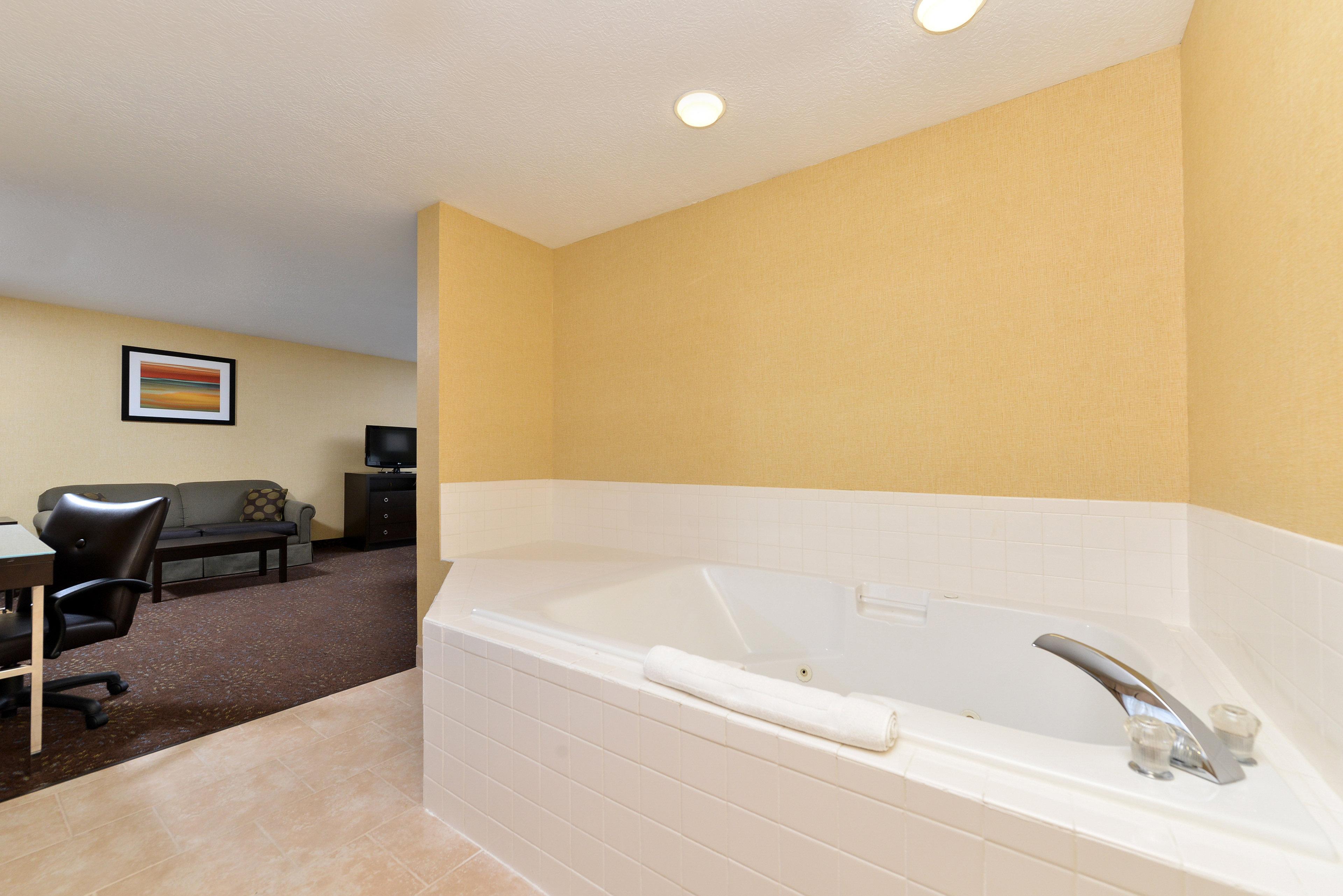 Holiday Inn Express Hotel & Suites Charlotte By Ihg Exterior photo